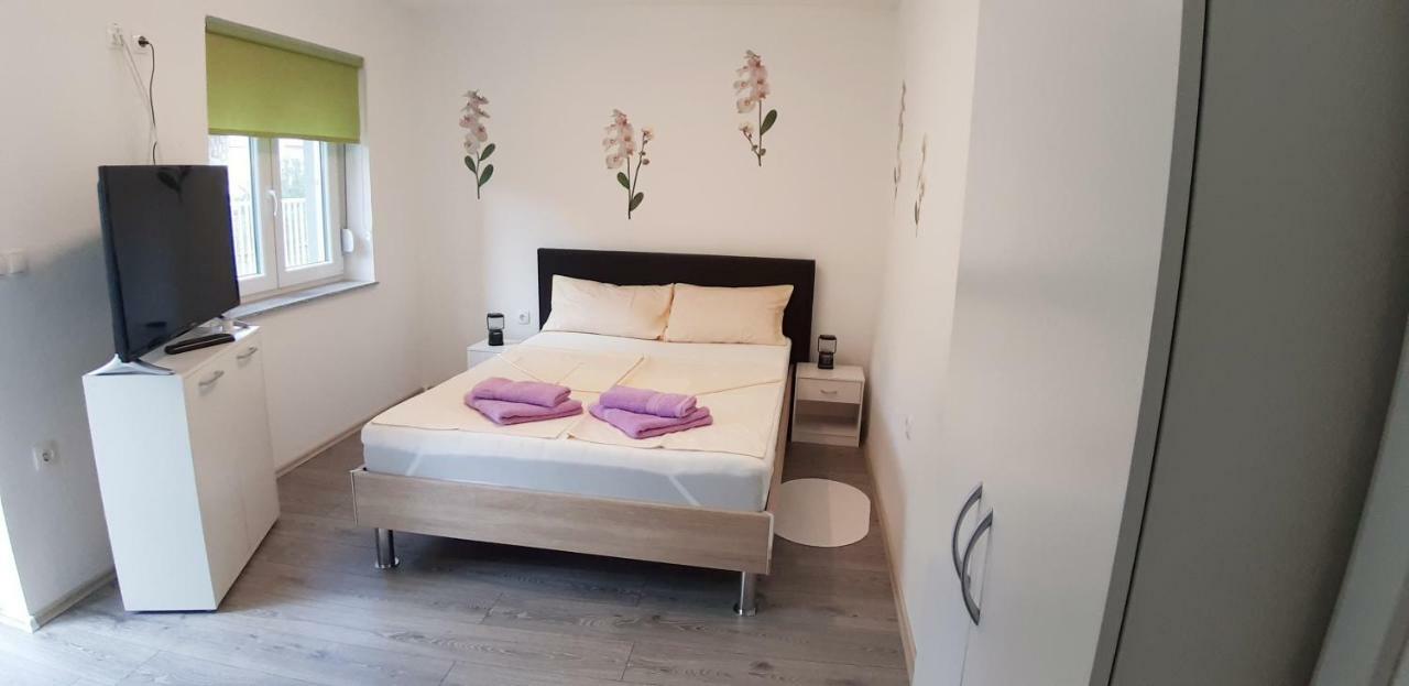 Apartmani Orhideja Gornji Karin Buitenkant foto